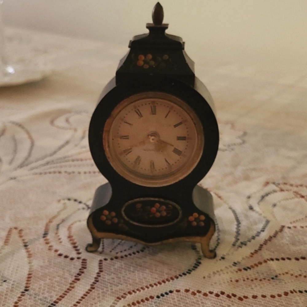 Vintage Westclox alarm clock. Made by General Time Hong Kong. 5inches windup